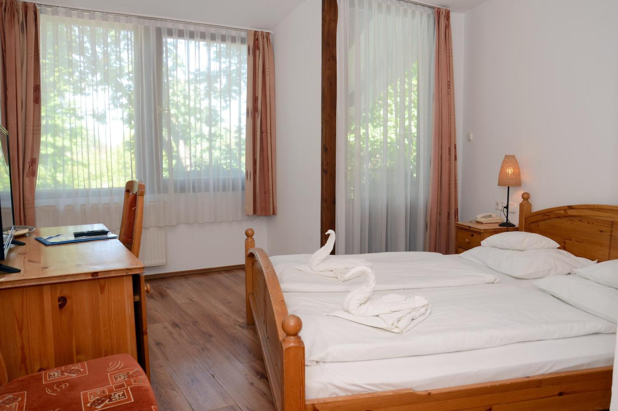 Hotel Icon Gyor Ngoại thất bức ảnh
